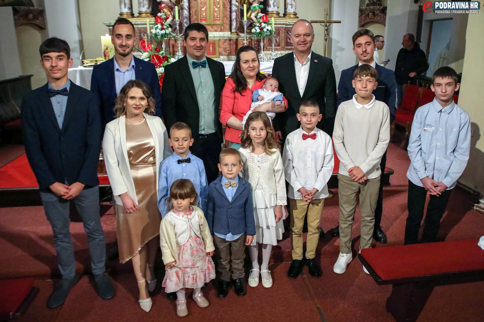 Slika /Ministar Šipić - fotografije/Krštenje 3.jpg